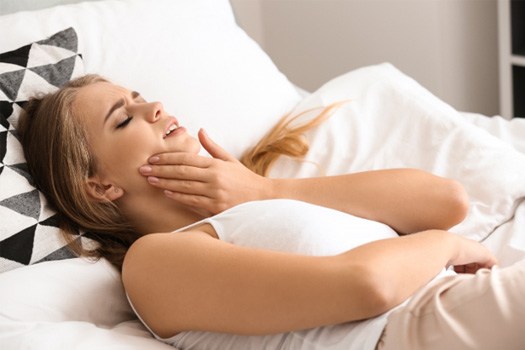 Woman with tooth discomfort